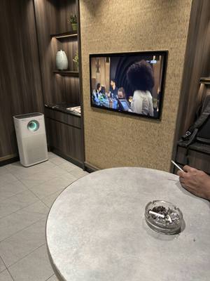 Smoking area at Jakarta (CGK) airport — Very good smoking room inside Plaza Premium lounge.