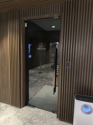 Smoking area at Jakarta (CGK) airport — Very good smoking room inside Plaza Premium lounge.