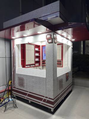 Smoking area at Delhi (DEL) airport — This smoking area outside the T3 Arrival next to the multiple car parking has a very convenient smoke…