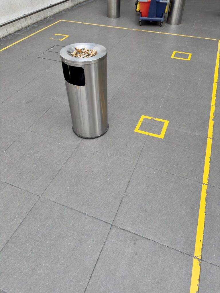 Smoking area for T1 and Jewel Changi - Near the T1 Entrance, next the the Coach stands